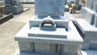 本体に大島石を使用した洋墓・地上納骨組を、松山市営大明神墓地